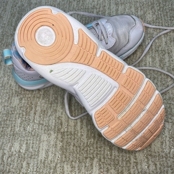 UNDER ARMOUR | Under ARMOUR Pale Purple with Iridescent Logo Sneakers, Size 7Y - Picture 2 of 5